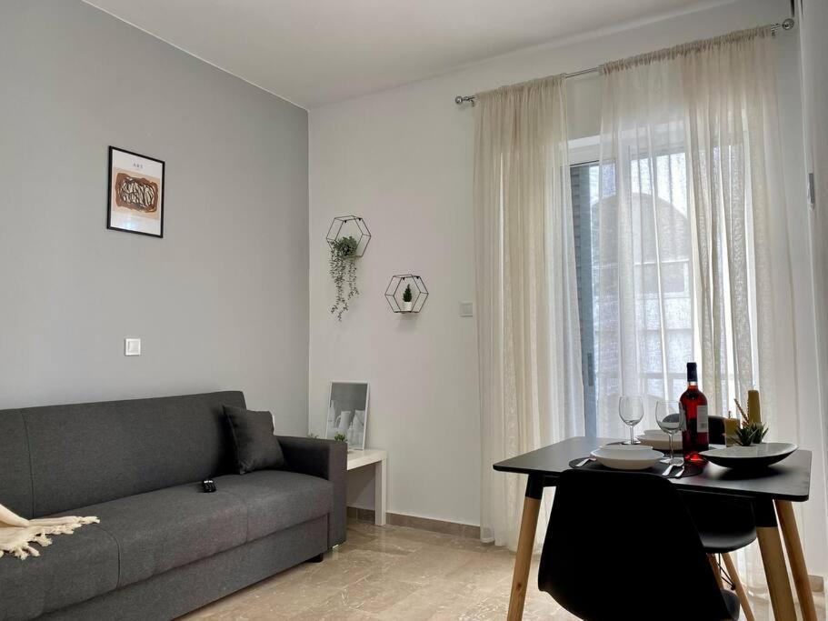 Modern & Cozy Apartment In The Heart Of Kos '9' Экстерьер фото